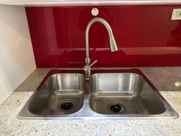 Toronto C01, ON M5V 3Z5,8 Telegram Mews #720