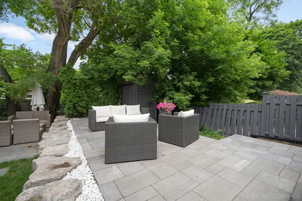 Toronto C10, ON M4P 1T1,12 Fairfield RD