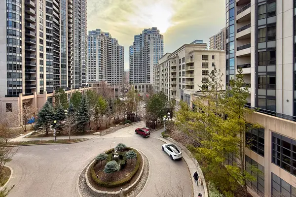 Toronto C14, ON M2N 0C1,500 Doris AVE #423