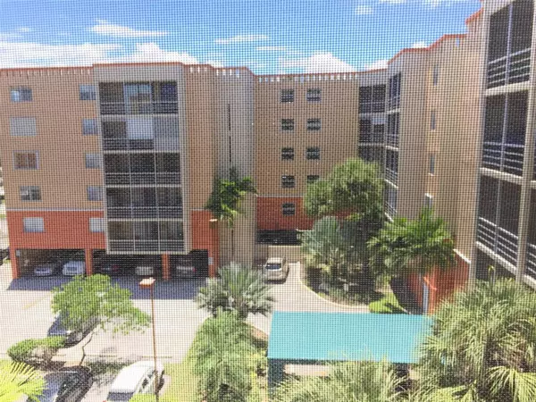 North Miami Beach, FL 33160,2821 NE 163rd St #5U