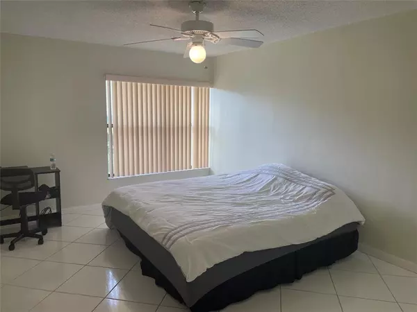 Deerfield Beach, FL 33442,2059 SW 15TH ST #225