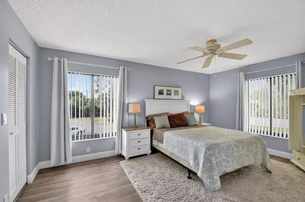 813 Sky Pine Way #D2, Greenacres, FL 33415