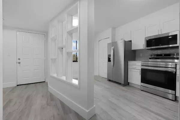 Pompano Beach, FL 33069,2200 S Cypress Bend Dr #402