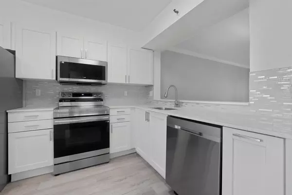 Pompano Beach, FL 33069,2200 S Cypress Bend Dr #402