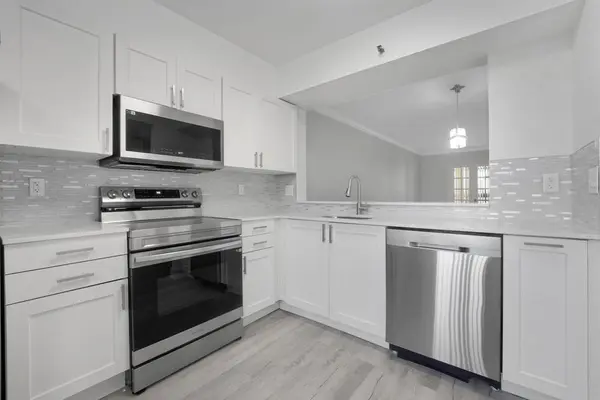 Pompano Beach, FL 33069,2200 S Cypress Bend Dr #402