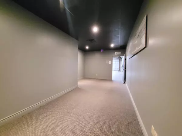 Vaughan, ON L4L 6B4,55 Winges RD #Unit 4