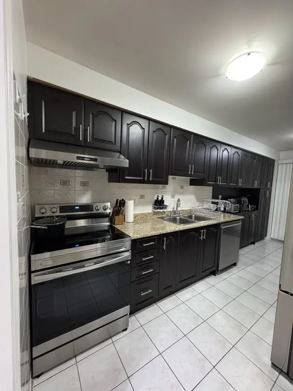 Brampton, ON L6R 1P6,148 Sahara TRL