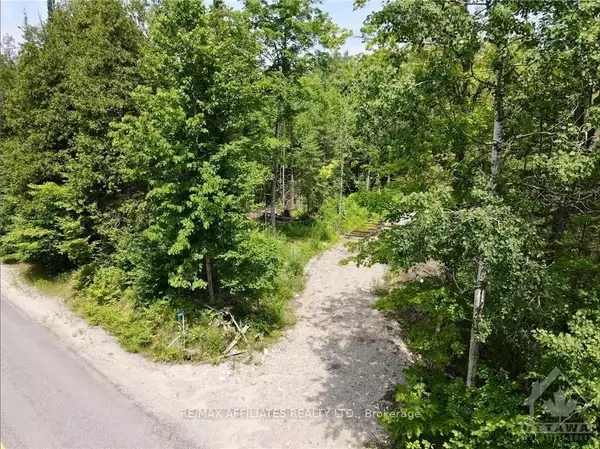 Lanark Highlands, ON K0G 1K0,1385 SHERIDAN RAPIDS RD