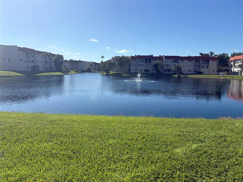 2900 W Sunrise Lakes Dr #106, Sunrise, FL 33322
