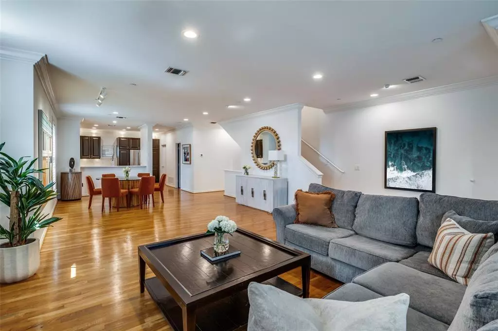 Dallas, TX 75205,4223 Buena Vista Street #1