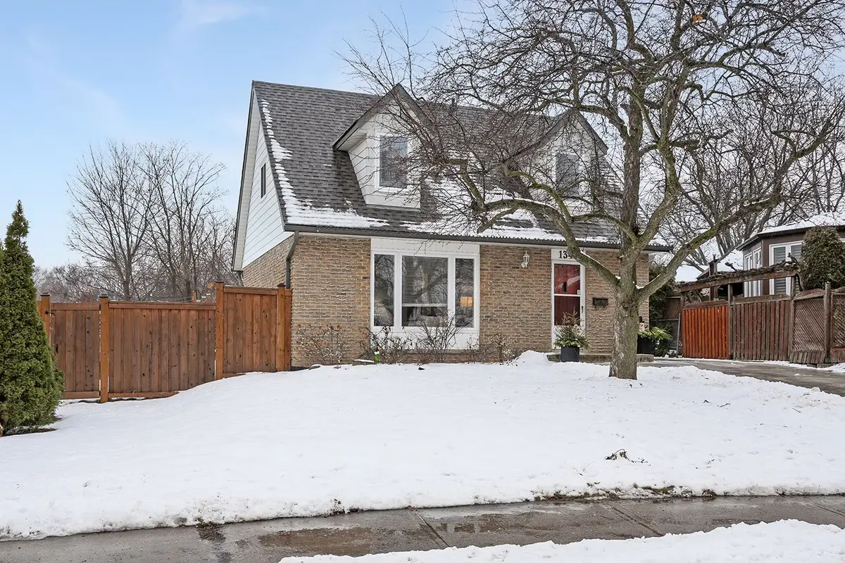 Burlington, ON L7P 1K5,1343 JANINA BLVD