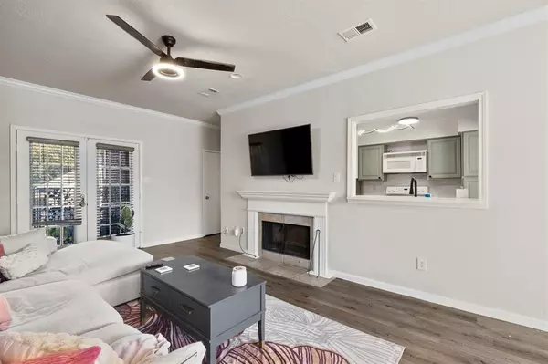 Carrollton, TX 75006,3550 Country Square Drive #111