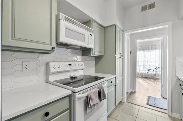 Carrollton, TX 75006,3550 Country Square Drive #111