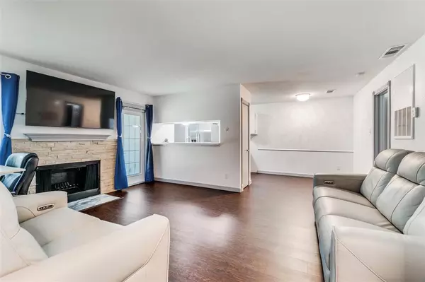 Dallas, TX 75248,5981 Arapaho Road #1603