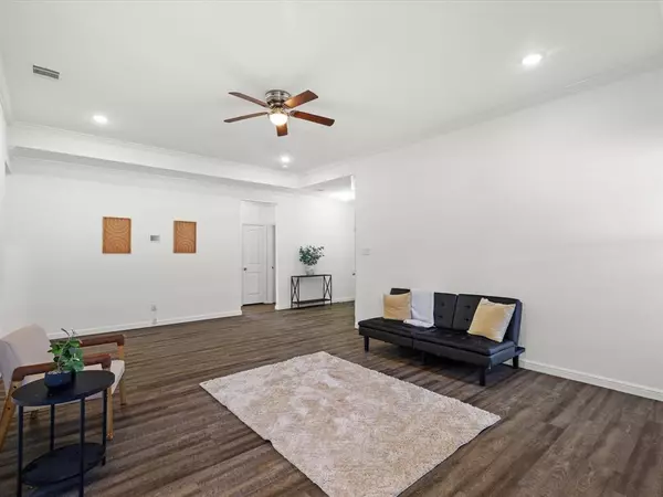 Cleburne, TX 76031,86 Tremont Street