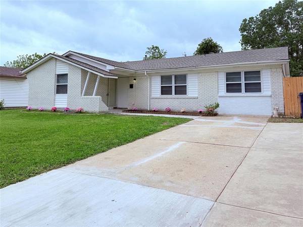 522 Milky Way, Garland, TX 75040