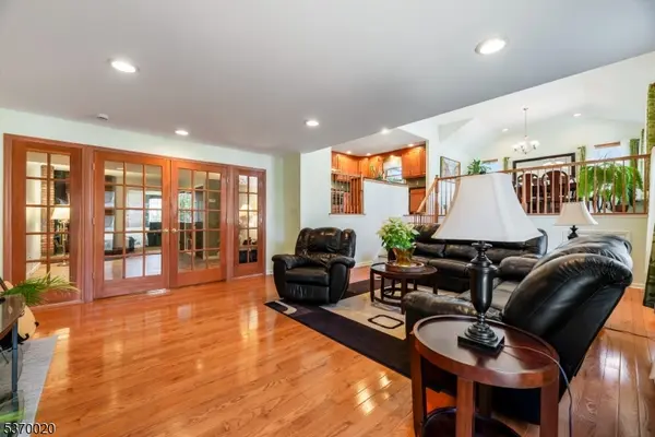 53 Rath Ln, East Brunswick Twp., NJ 08816