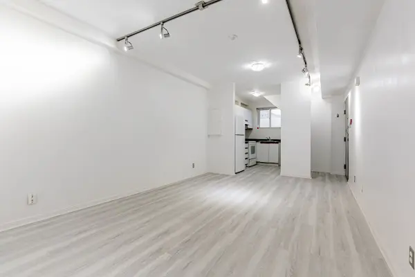 Toronto E01, ON M4M 1K1,996 Queen ST E #4