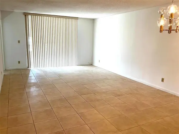 Sunrise, FL 33322,9481 Sunrise Lakes Blvd #102