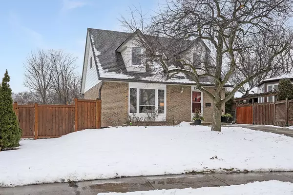 1343 JANINA BLVD,  Burlington,  ON L7P 1K5