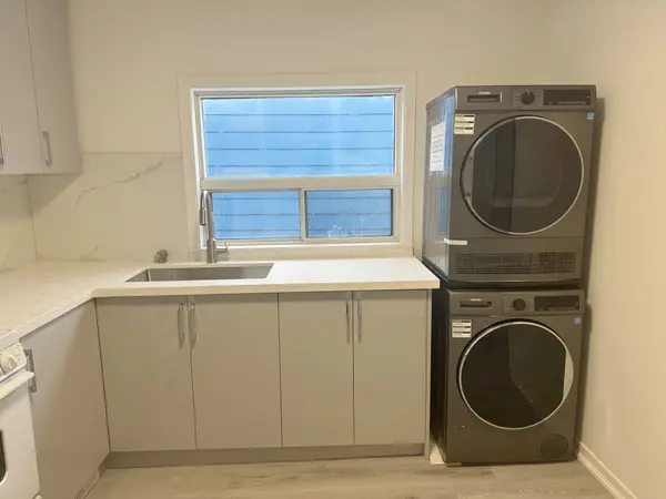 Toronto W02, ON M6H 2X7,1067 Dovercourt RD #2nd floor