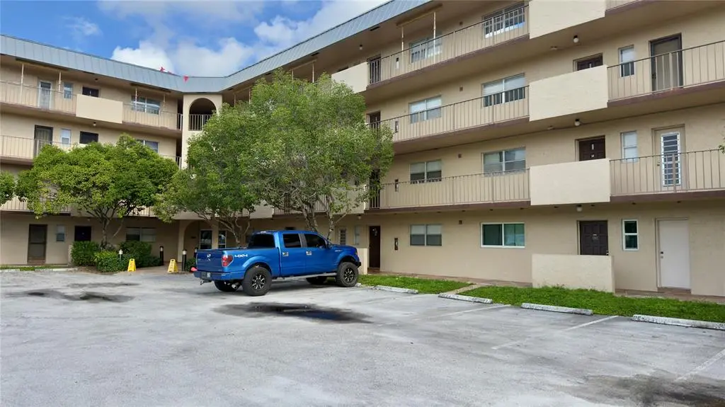 6201 N Falls Circle Dr #103, Lauderhill, FL 33319