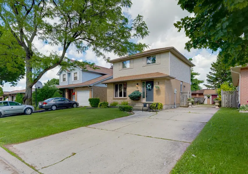 74 Erica CRES, London South, ON N6E 3P5