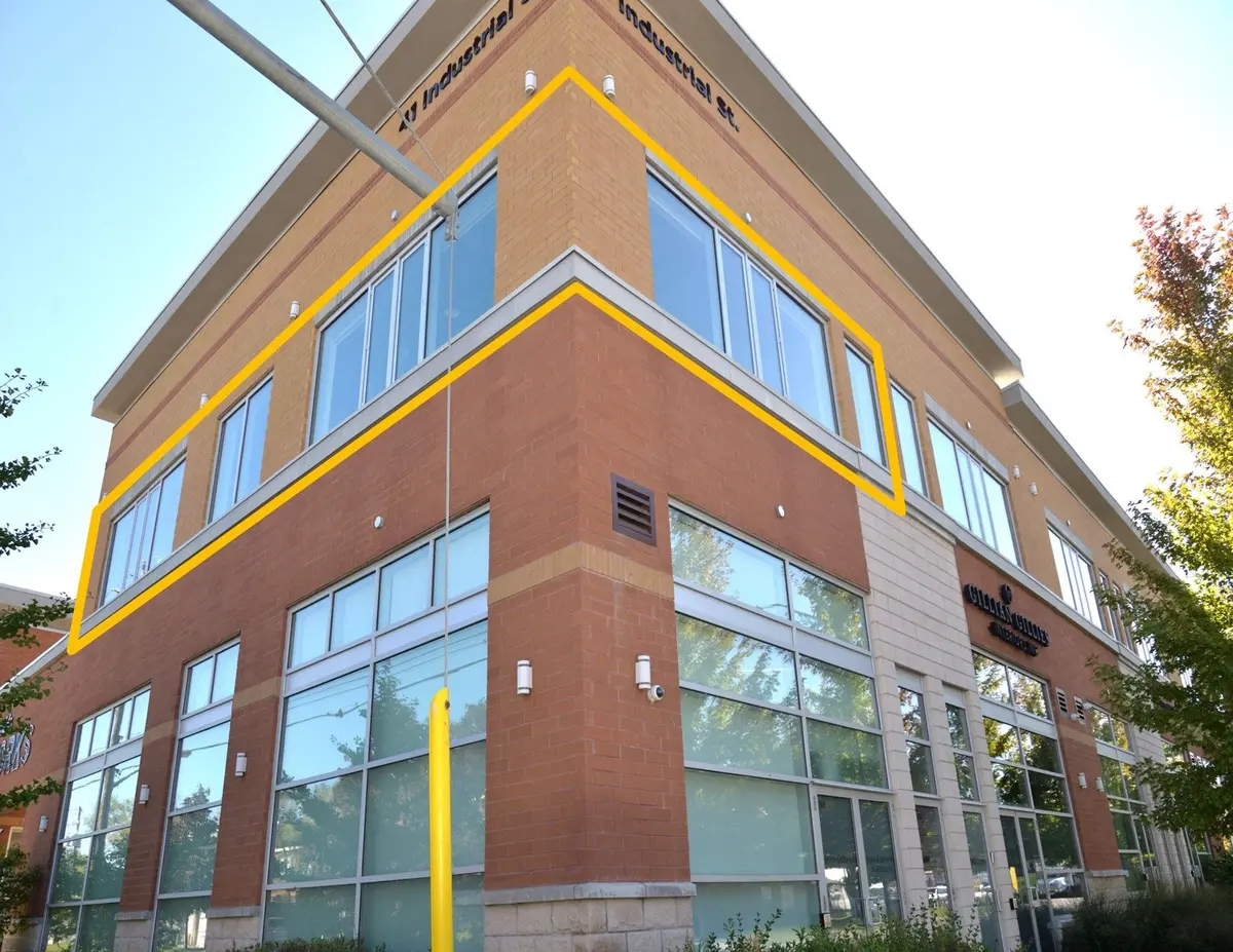 Toronto C11, ON M4G 2H5,41 Industrial ST #208