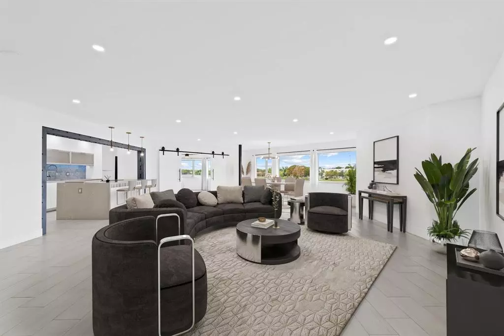 Miami, FL 33179,877 NE 195th St #422