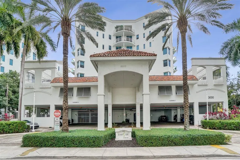 Miami, FL 33180,3000 NE 188th St #402