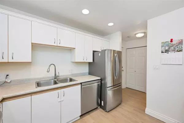 Saanich, BC V8X 1M5,3363 Glasgow Ave #204