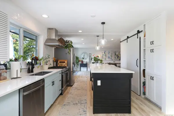 Fanny Bay, BC V0R 1W0,7703 Tozer Rd