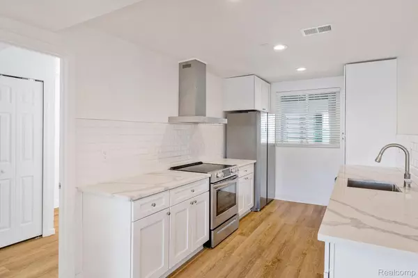 Hazel Park, MI 48030,23831 JOHN R RD