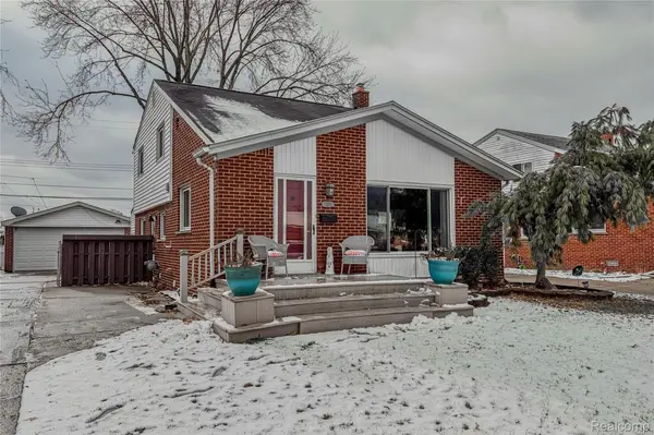 17858 Summer LN S, Fraser, MI 48026