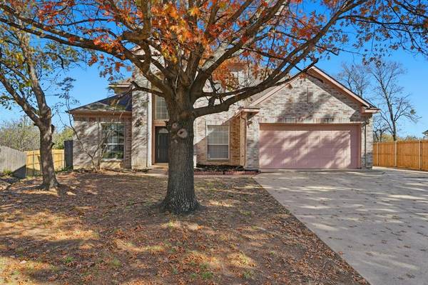 5601 Greenwich Drive,  Arlington,  TX 76018