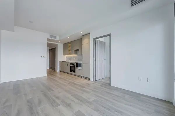 Toronto C15, ON M2K 0H2,95 McMahon DR #910