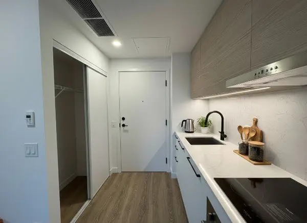 Toronto E01, ON M4L 0B7,1050 Eastern AVE #1401