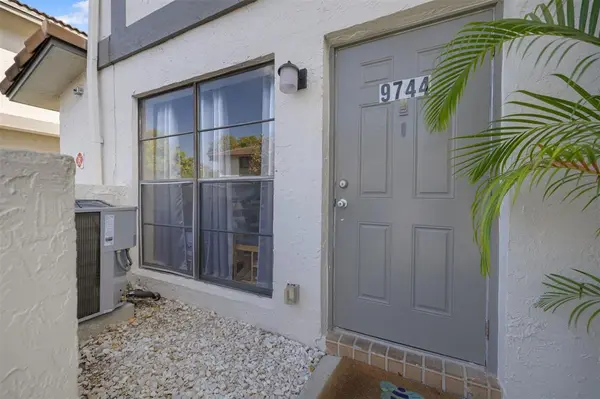 Coral Springs, FL 33071,9744 NW 14th St #33