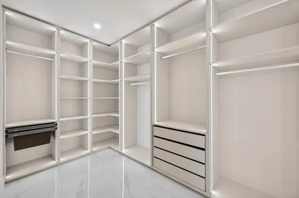 Miami, FL 33137,700 NE 24th Street #4802