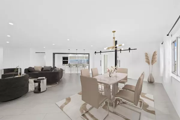 Miami, FL 33179,877 NE 195th St #422