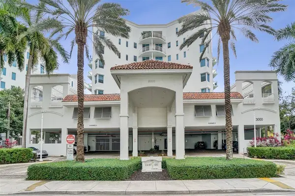 3000 NE 188th St #402, Miami, FL 33180