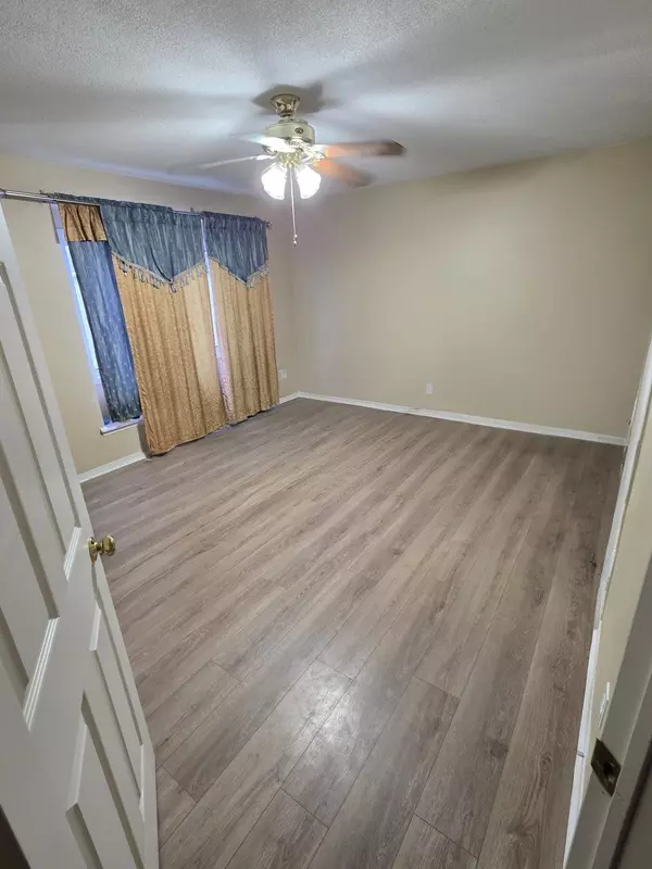 Mississauga, ON L5N 8M3,3372 Bruzan CRES