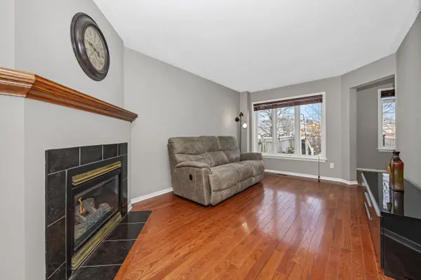 Cyrville - Carson Grove - Pineview, ON K1J 1G6,4596 OGILVIE WALK CRES