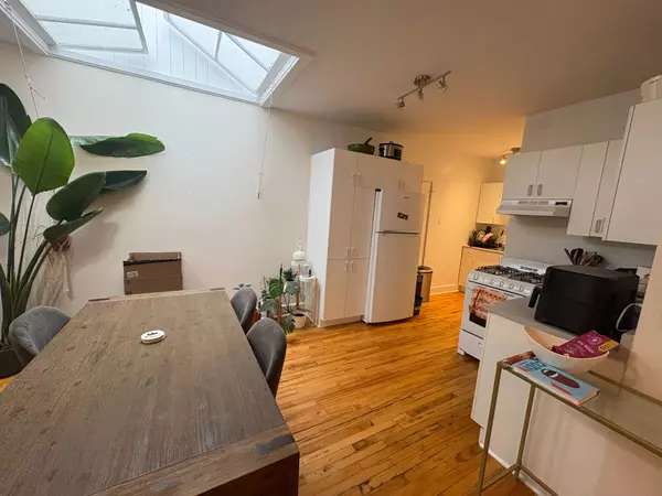 Lower Town - Sandy Hill, ON K1N 5M7,135 Murray ST #4