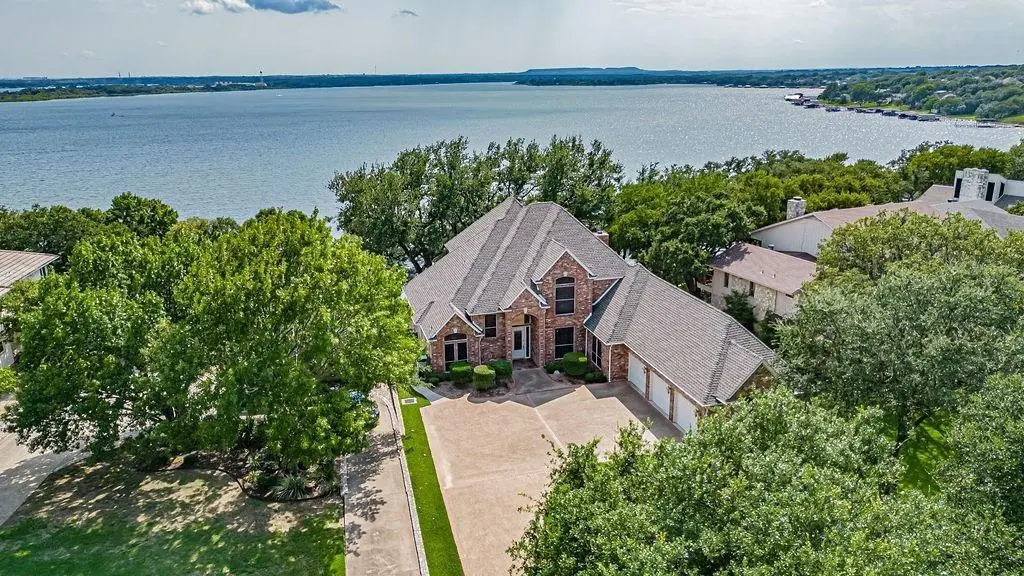 5202 Comanche Vista Trail, Granbury, TX 76049
