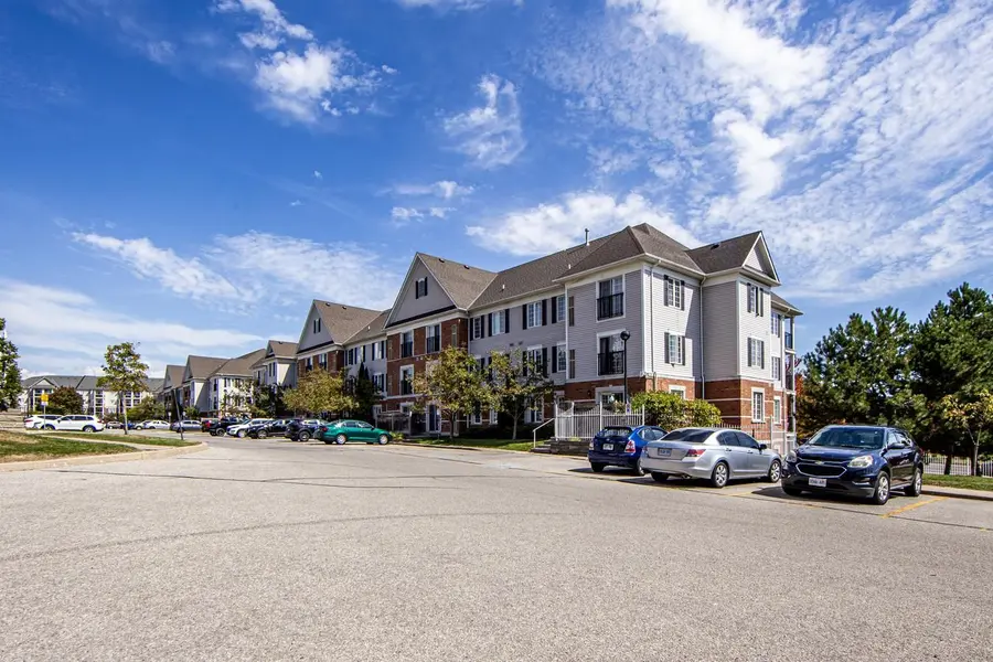 106 Aspen Springs DR #207, Clarington, ON L1C 5N7