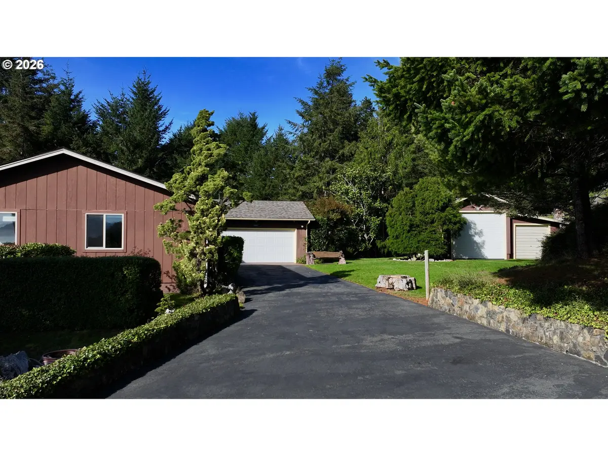 Brookings, OR 97415,15604 NAPA LN