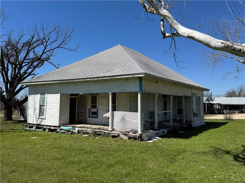 Lott, TX 76656,320 N 5th Street