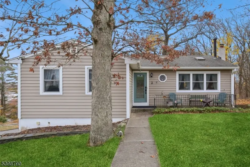 Hopatcong Boro, NJ 07843,2 Teri Ln