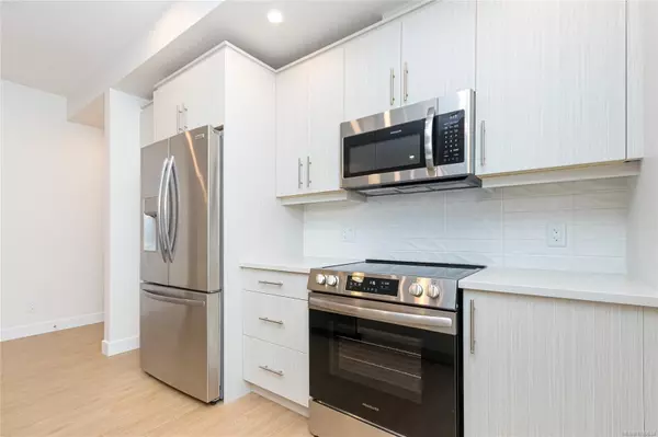 Langford, BC V9B 2N7,924 Jenkins Ave #402